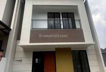 Rumah Mewah 2 Lantai di Perumahan Grand Armina, Banyumanik