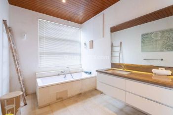 Freehold Villa For Sale In Tumbak Bayuh