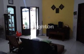 Rumah 4BR, STRATEGIS dan NYAMAN di Denpasar Barat