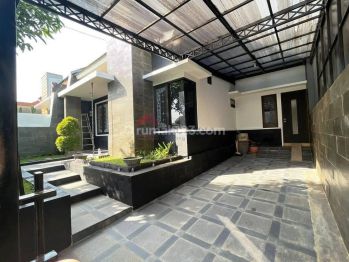 Rumah Mewah 2 Lantai Sewa Murah Ada Bathub