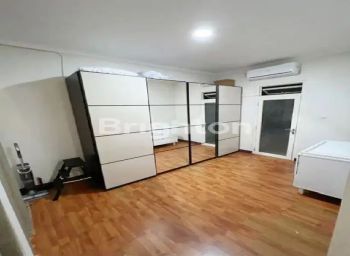 Rumah siap huni modern minimalis 2 lantai di surabaya timur