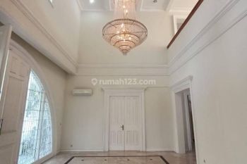 Rumah 2 Lantai Bagus Semi Furnished SHM di Pondok Indah, Jakarta Selatan