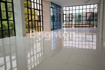 NEW GRESS DINOYO NOL JALAN RAYA 4 LANTAI LOKASI STRATEGIS PUSAT KOTA