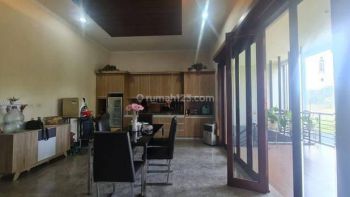 Rumah Dijual Modern Nyaman di Kota Baru Parahyangan