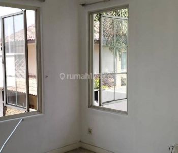 Rumah 2 lantai, Bersih, Rapi, Nyaman Dekat Sekolah