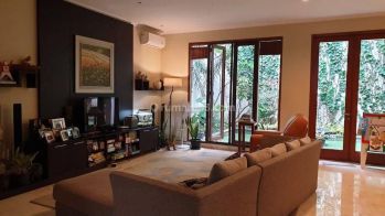 Rumah di Kemang, Jakarta Selatan ~ Dalam Townhouse ~ Siap Huni
