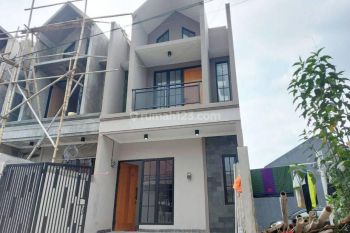 RUMAH DIJUAL CEPAT EDISI TAHUN BARU LOKASI PINGGIR JALAN UTAMA