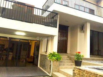 Rumah di Lingkungan Tenang Nyaman, Kemang