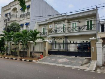 Dijual Rumah Asri Kokoh Strategis Bagus di Pulomas Barat Jakarta Timur