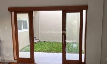 Rumah Dijual Hook 2 Lantaisiap Huni di Cigadung