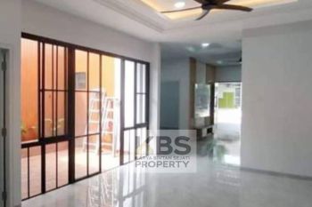 Dijual Rumah Minimalis 2 Lantai Full Renovasi di Beverly Green