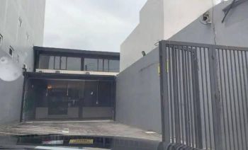 Ruko Raya Kapasan , Lahan Parkir Pribadi Bisa 8 -10 Mobil