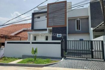 Rumah Bangunan Baru Disewakan di Lingkungan Tenang Cinere