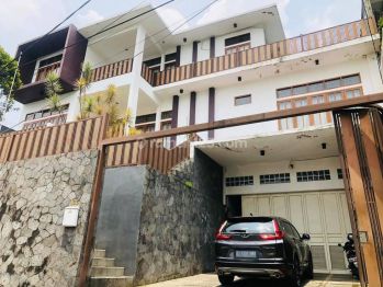 Rumah Mewah di Kawasan Dago Pakar