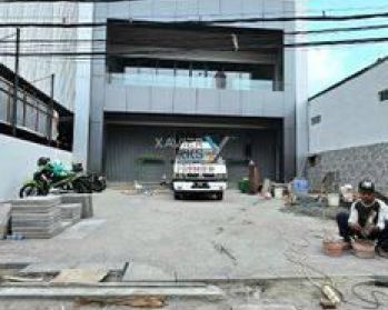 Tempat Usaha, Ruang Usaha, Bangunan Komersial Baru Gress di Poros Jalan A. Yani,