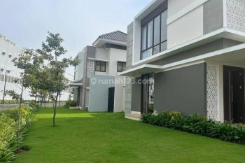 Hunian Hoek Luas Dan Elit Cocok Untuk Keluarga