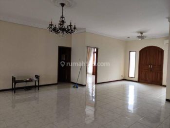 KOMPLEK - DEKAT MALL GANDARIA CITY - HARGA SEWA 250 JUTA  / TAHUN