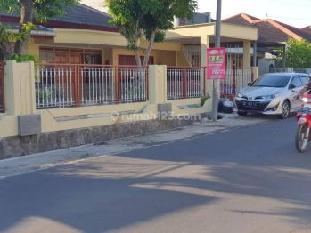 Rumah Bagus Strategis Di Jalan Godean Dekat Mirota