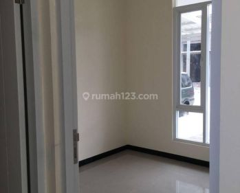 Rumah Disewa Bangunan Baru di Taman Kopo Indah V