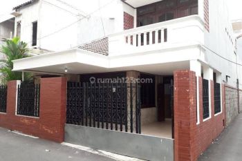 Rumah Hoek Unfurnished Siap Huni Tebet Timur Dekat Stasiun Tebet