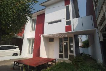 Rumah 2 Lantai Hoek Cluster 5 Menit Ke Tol Grand Wisata Bekasi