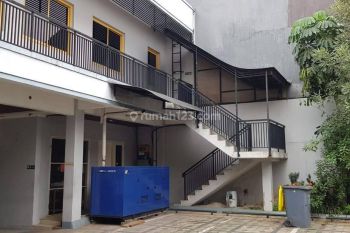 Kantor di Jalan Raya Tebet Jakarta Selatan
