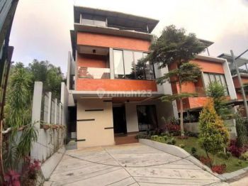 Disewakan Rumah 3 Lantai Full Furnished Siap Huni di Dago Giri Lembang Bandung