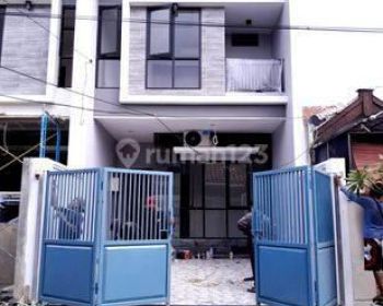 Rumah baru 2 lantai dekat kampus UPN rungkut