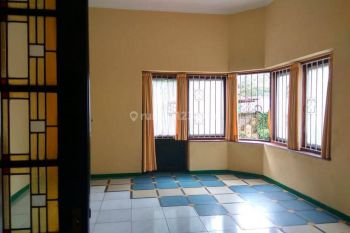 Dijual Ruang Usaha 1100m2 Strategis di Jalan Riau Pusat Kota Bandung