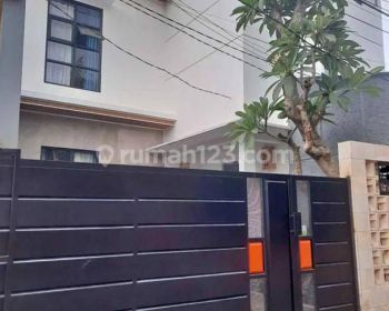 Dijual Rumah Mewah bonus kontrakan + Kolam ikan Cipayung Jaktim