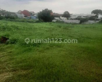 Tanah dan bangunan di pinggir jalan dekat exit tol cijago