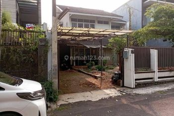 Dijual Rumah 2 lantai lokasi di Jalan Setra Sirna