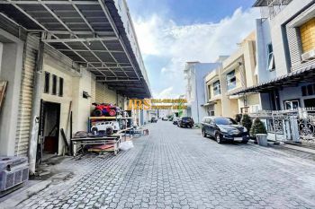 Dijual Villa Komplek Grand Cemara Jalan Cassablanca Kondisi Kosong