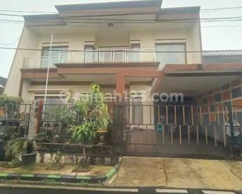 Rumah mewah dalam komplek elite one gate system di Pondok Kelapa