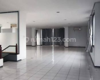 Gedung Kantor Bagus Dan Kokoh di Area Sayap Pajajaran, Bandung