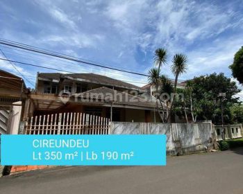 Rumah Tua di Cireundeu, Lebak Bulus