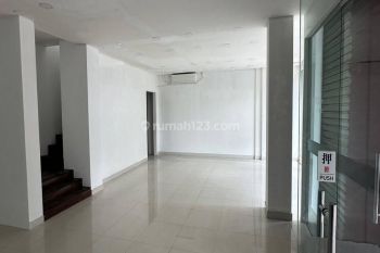 Ruang Usaha Di Kemang Lokasi Strategis,cocok Untuk Usaha Salon Coffe Shop