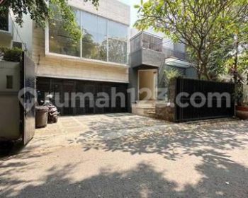 Rumah 2 lantai dekat area perkantoran antasari jakarta selatan siap huni with