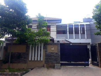Rumah 2 lantai jalan Triloka jakarta selata