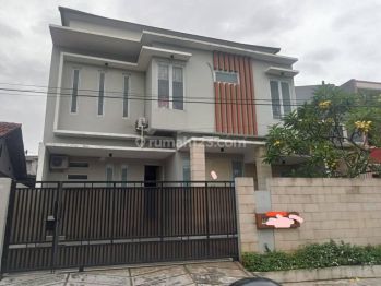 Rumah Minimalis 2 Lantai dalam Komplek Elit di Pondok Kelapa