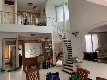 Rumah 2 Lantai Raya Kutisari Indah, Surabaya Selatan.