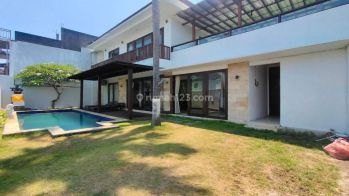 Dijual Villa di Sukawati view sawah dekat dengan pantai dan pasar