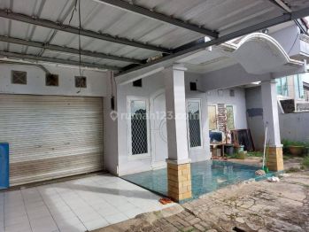 Rumah Sewa Cocok Untuk Tempat Tinggal Dan Kantor, Lokasi di Pinggir Jalan Raya,