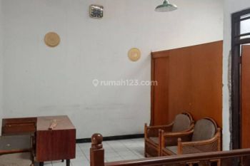 Rumah 2 lantai di bkr buah batu bandung