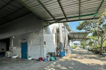 Gedung dijual di mainroads jl Tubagus Ismail dekat kampus Unpad Bandung