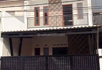 Rumah 2 Lantai Lokasi Harapan Indah 1 Bekasi Kota, Jabar