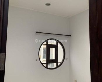 Disewakan rumah 3 Lantai 4 kamar Unfurnished murah banget!!!