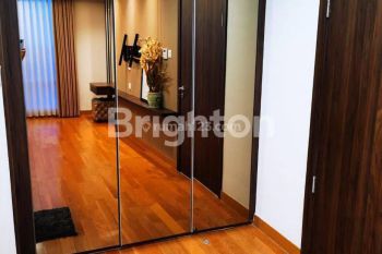 Apartemen One East Mewah, 2 BR, Mewah, Siap Huni, Lantai 17
