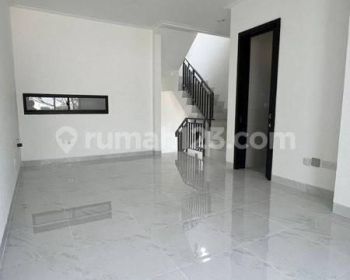 Disewakan Rumah di Golf Island Pik Piano 5x12,5 3+1br 3 Lantai