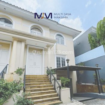 Rumah 2 Lantai di Victoria Townhouse, Cipete Raya